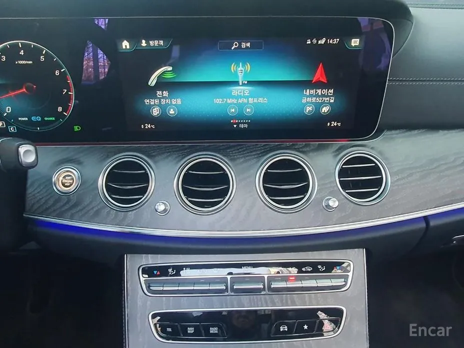 Фото 14 - Mercedes-Benz E-Class