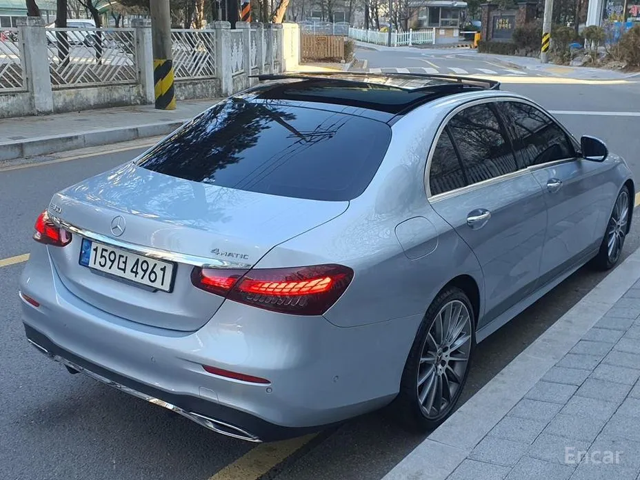 Фото 20 - Mercedes-Benz E-Class