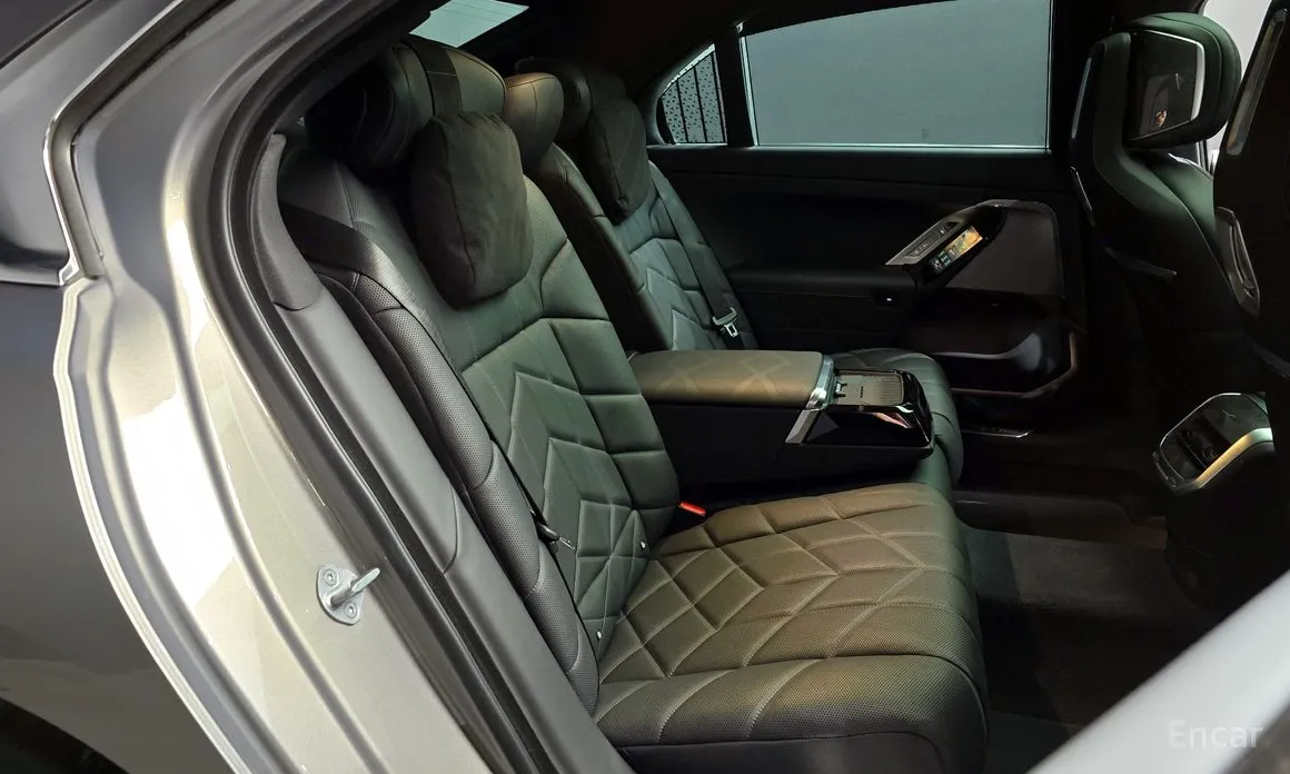 Фото 12 - BMW 7 Series