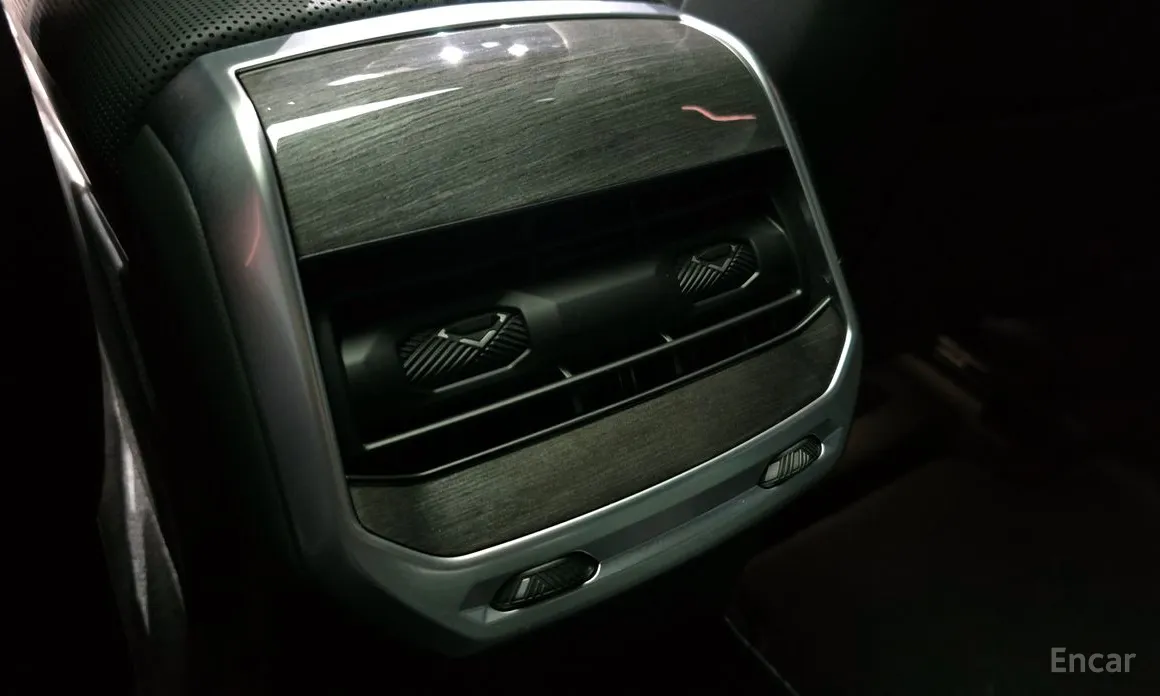 Фото 16 - BMW 7 Series