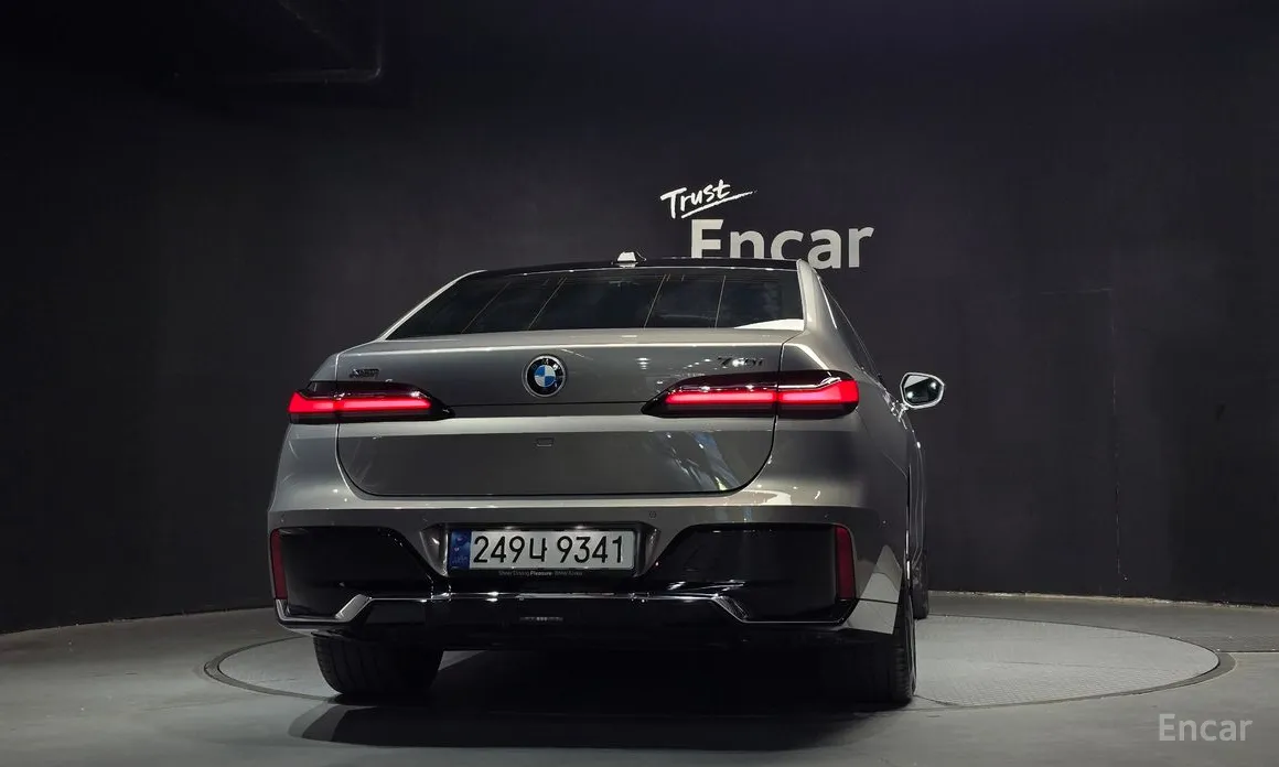 Фото 4 - BMW 7 Series