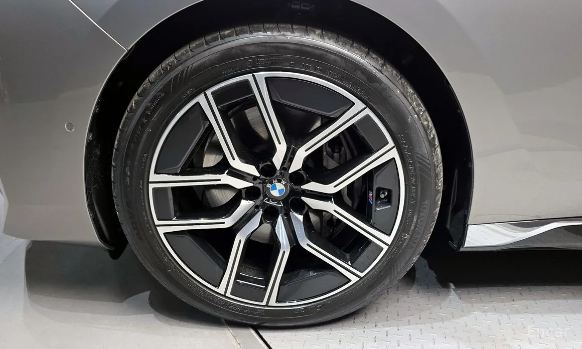 Фото 5 - BMW 7 Series