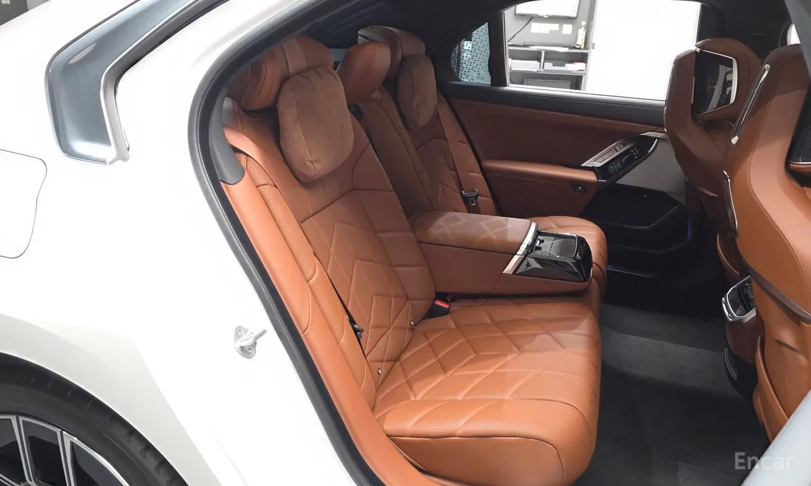 Фото 11 - BMW 7 Series