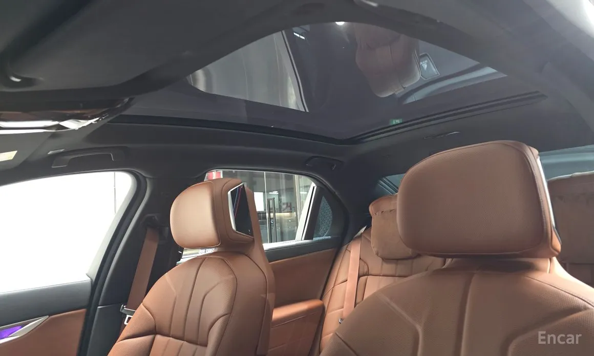 Фото 18 - BMW 7 Series