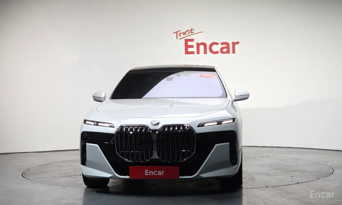 Фото 3 - BMW 7 Series