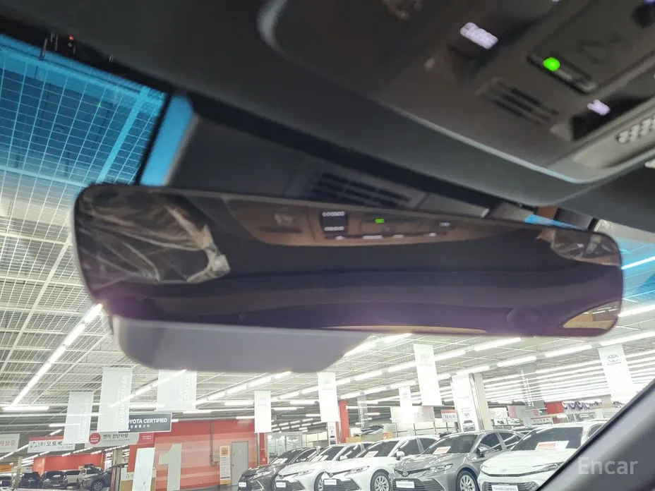 Фото 14 - Toyota Camry