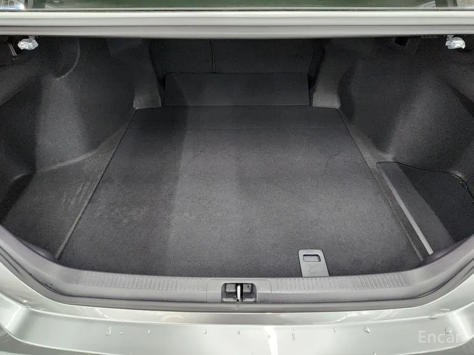 Фото 18 - Toyota Camry