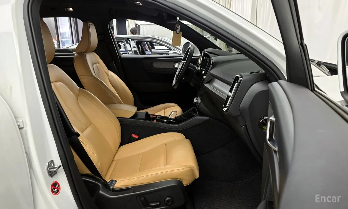 Фото 11 - Volvo XC40