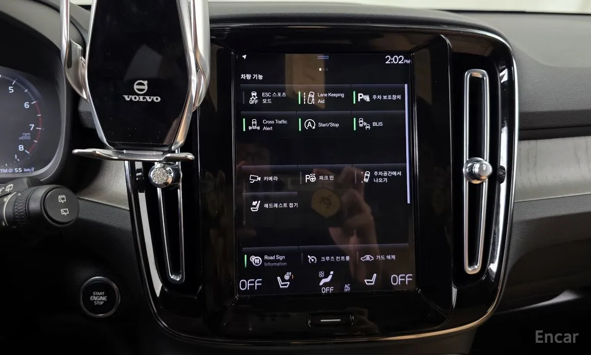 Фото 16 - Volvo XC40