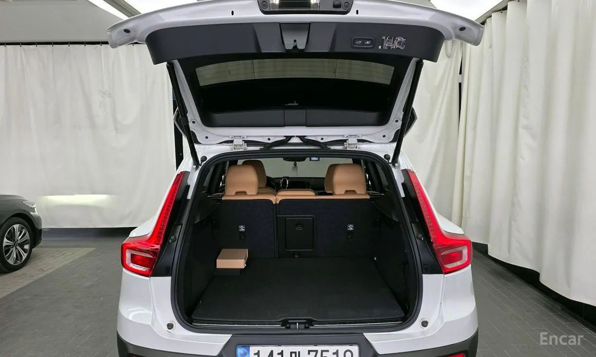 Фото 20 - Volvo XC40