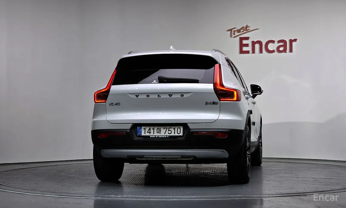 Фото 4 - Volvo XC40