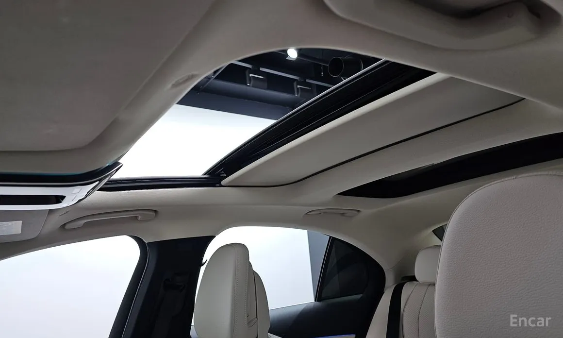 Фото 19 - Mercedes-Benz E-Class