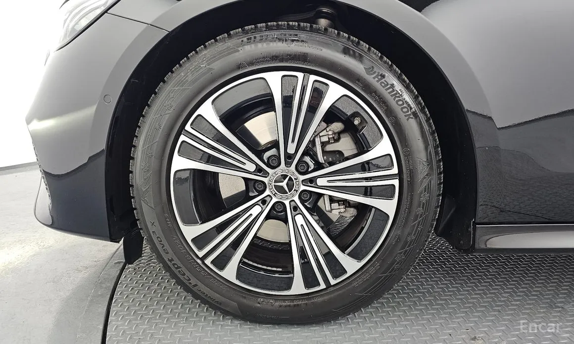 Фото 5 - Mercedes-Benz E-Class