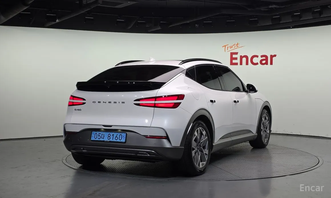 Фото 2 - Genesis GV60