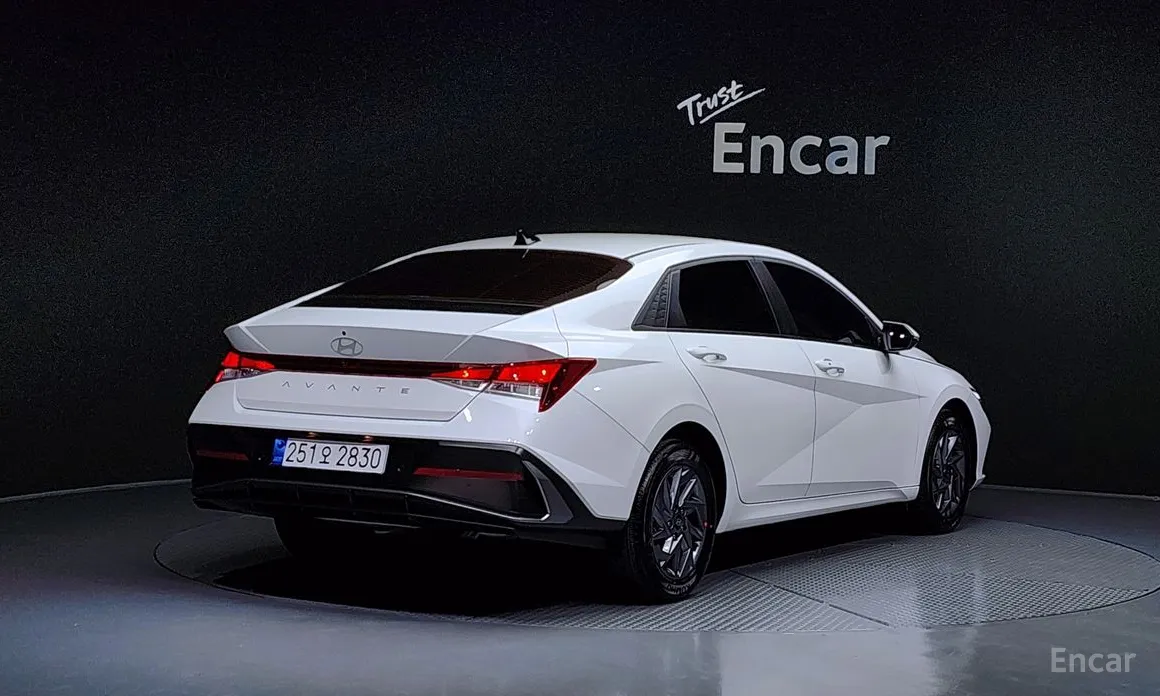 Фото 2 - Hyundai Avante