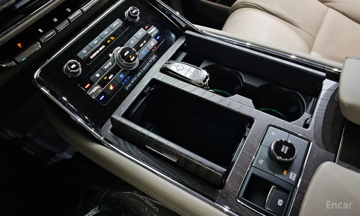 Фото 16 - Lincoln Navigator