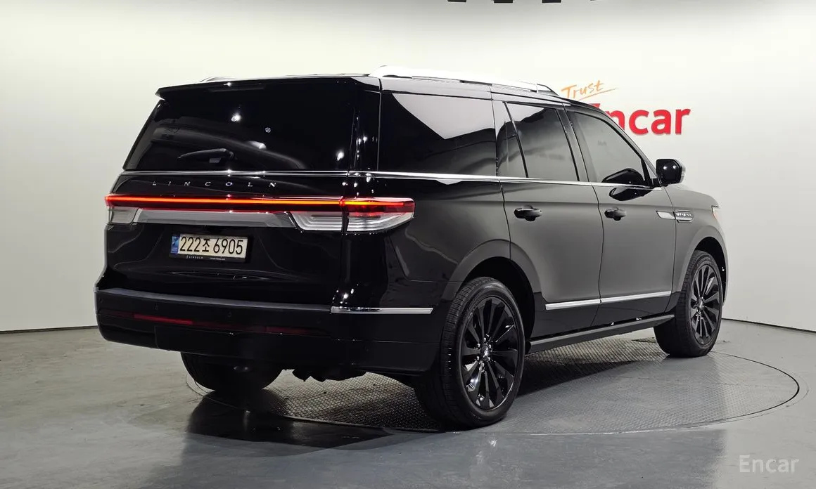 Фото 2 - Lincoln Navigator
