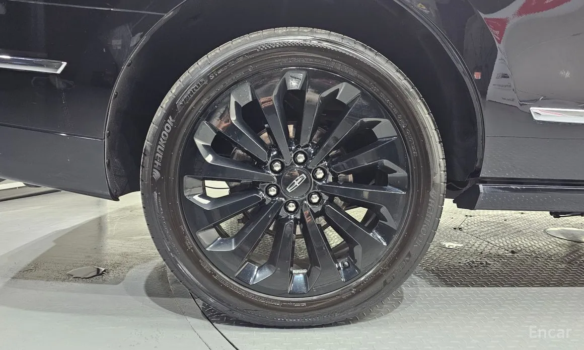 Фото 5 - Lincoln Navigator