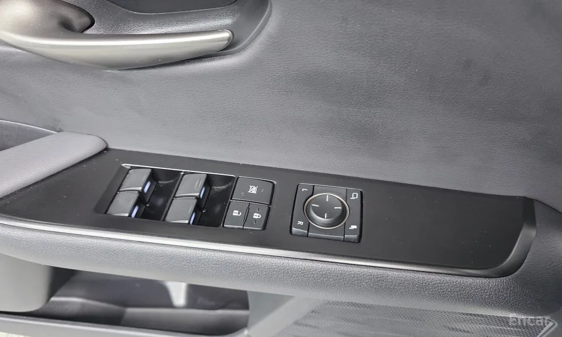 Фото 13 - Lexus UX