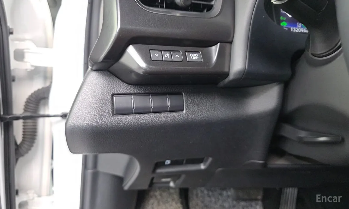 Фото 14 - Lexus UX