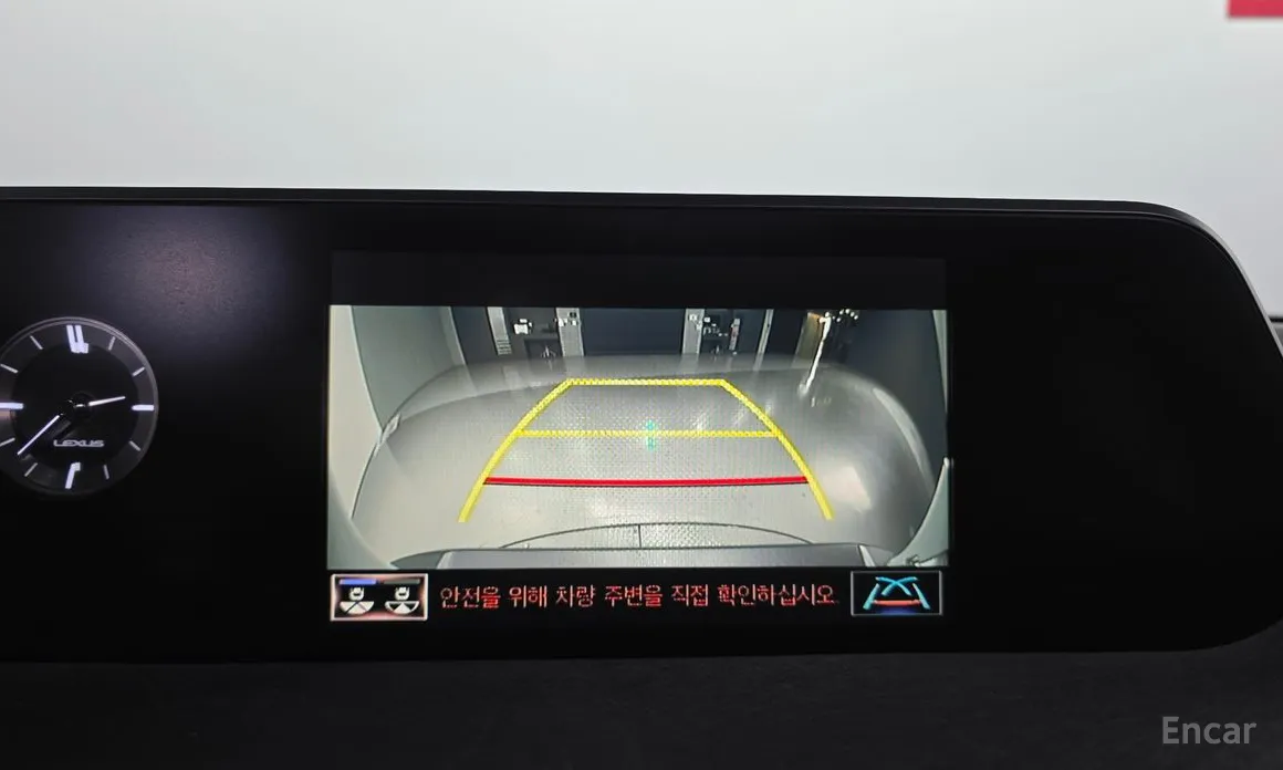 Фото 17 - Lexus UX