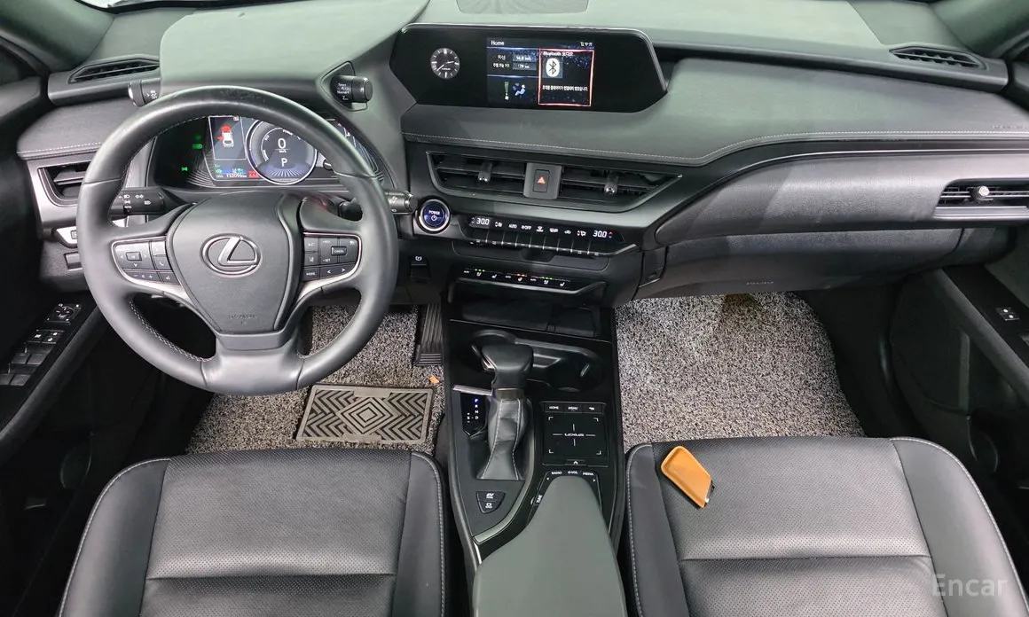 Фото 7 - Lexus UX