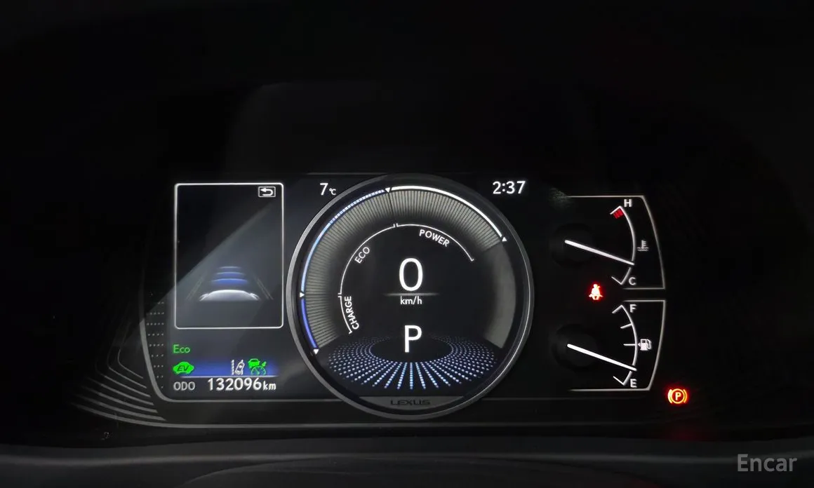 Фото 8 - Lexus UX