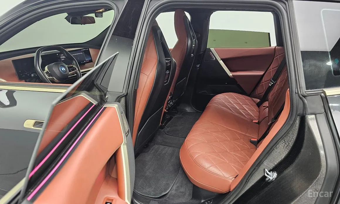 Фото 12 - BMW iX