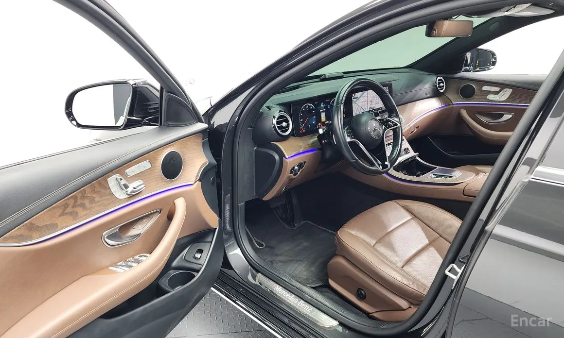 Фото 10 - Mercedes-Benz E-Class