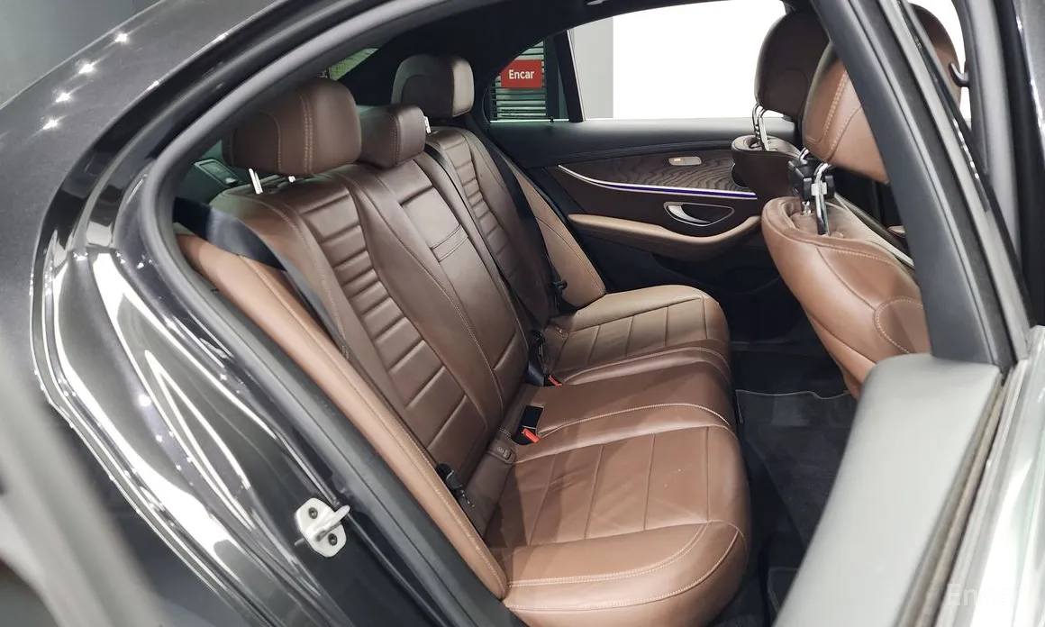 Фото 12 - Mercedes-Benz E-Class