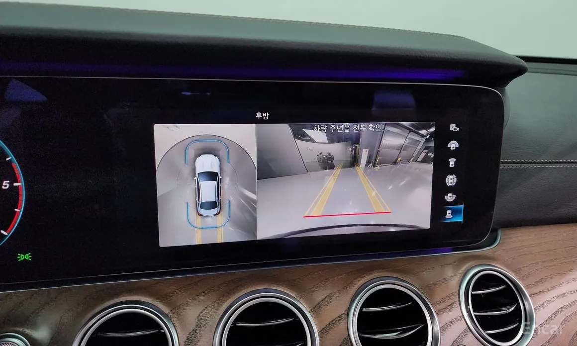 Фото 15 - Mercedes-Benz E-Class