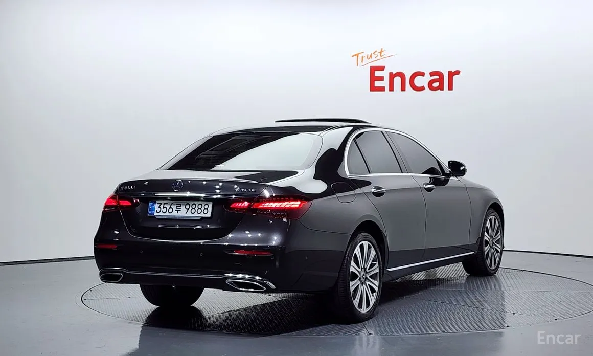 Фото 2 - Mercedes-Benz E-Class