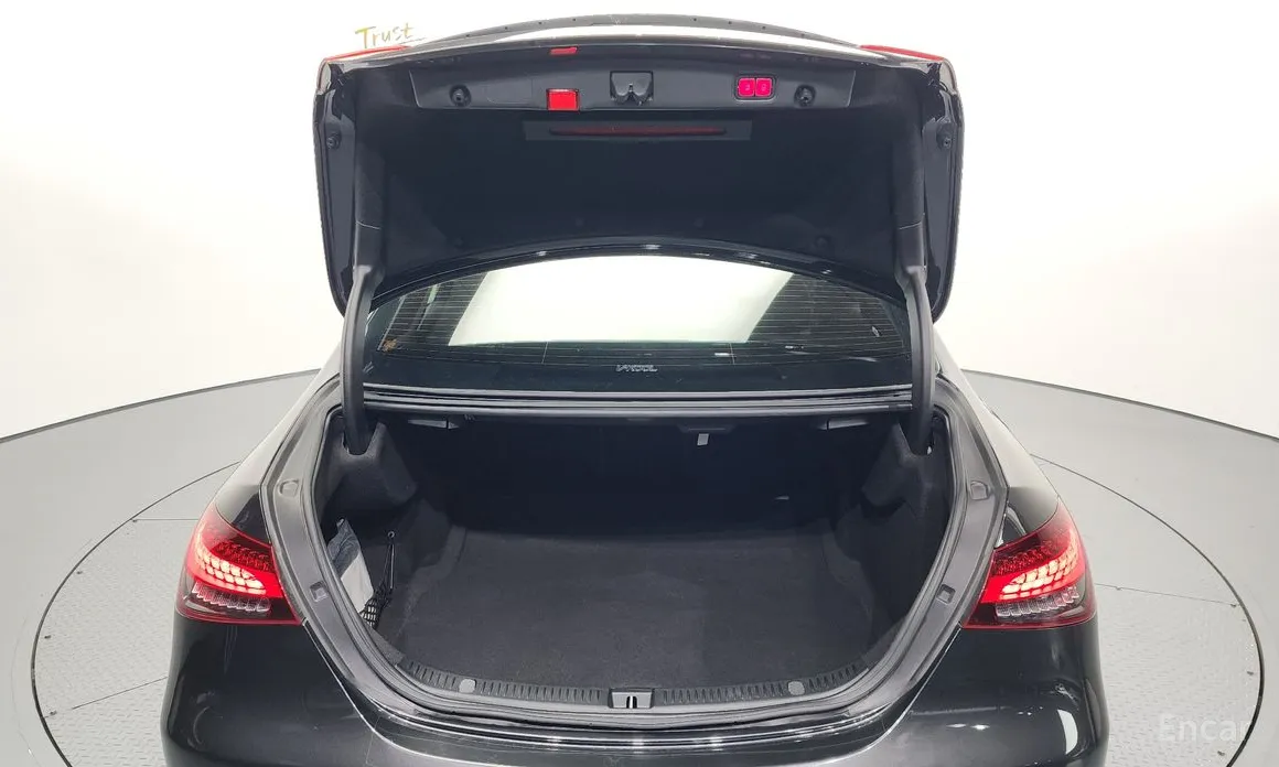 Фото 20 - Mercedes-Benz E-Class