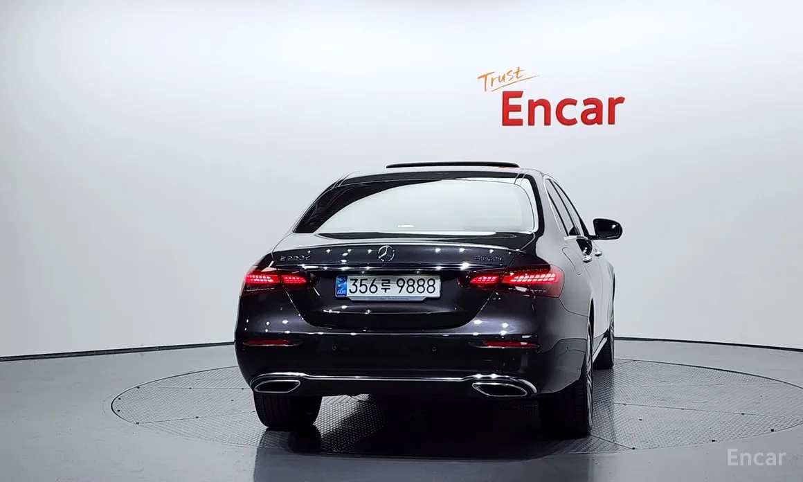 Фото 4 - Mercedes-Benz E-Class