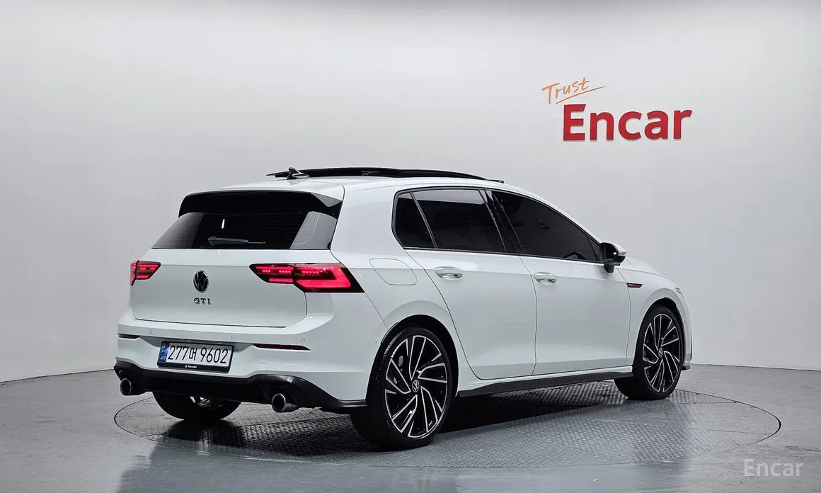 Фото 2 - Volkswagen Golf