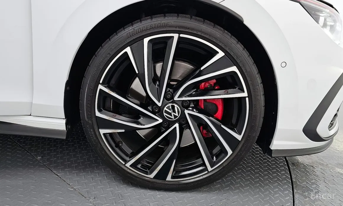 Фото 5 - Volkswagen Golf