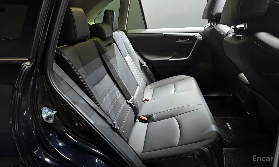 Фото 12 - Toyota RAV4