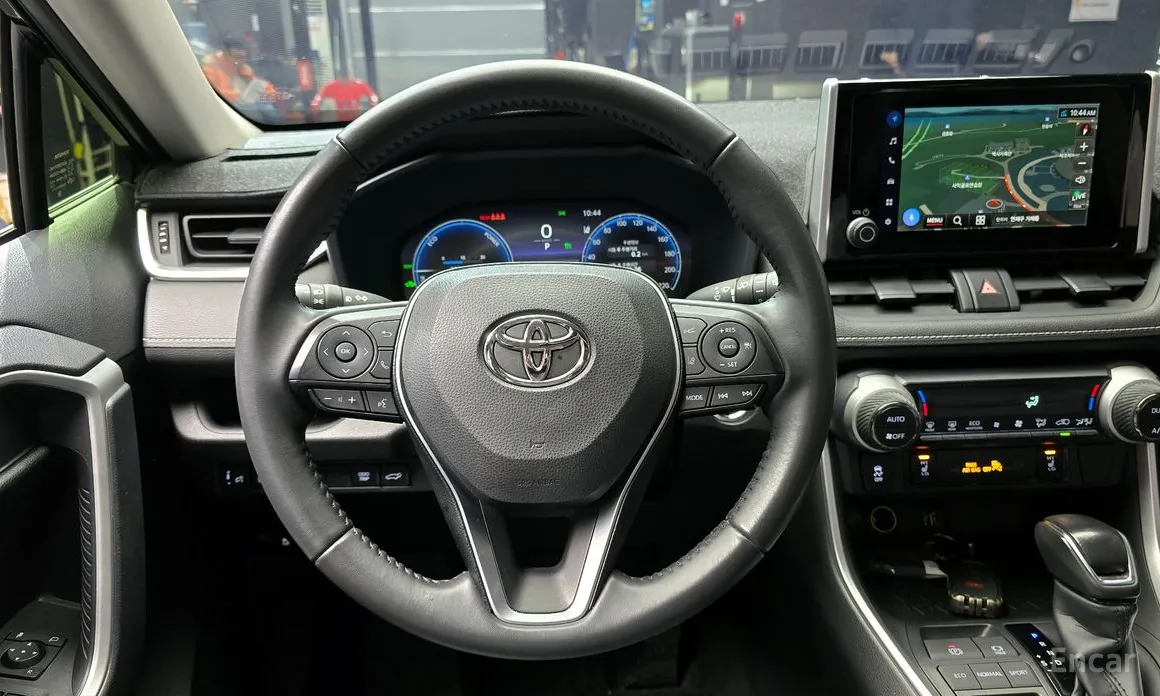 Фото 13 - Toyota RAV4