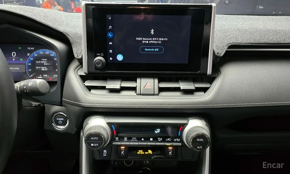 Фото 14 - Toyota RAV4