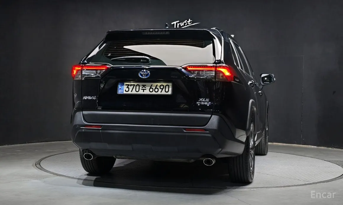 Фото 4 - Toyota RAV4