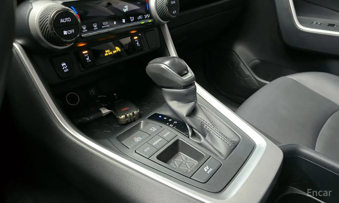 Фото 9 - Toyota RAV4