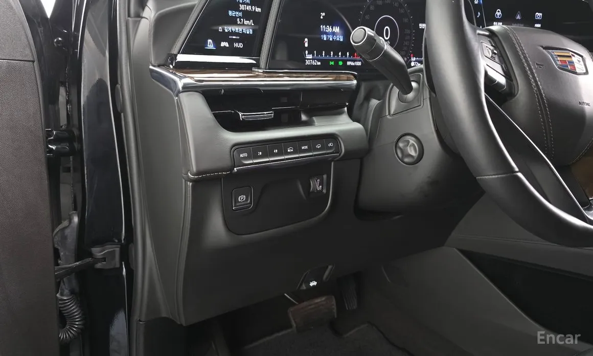 Фото 13 - Cadillac Escalade