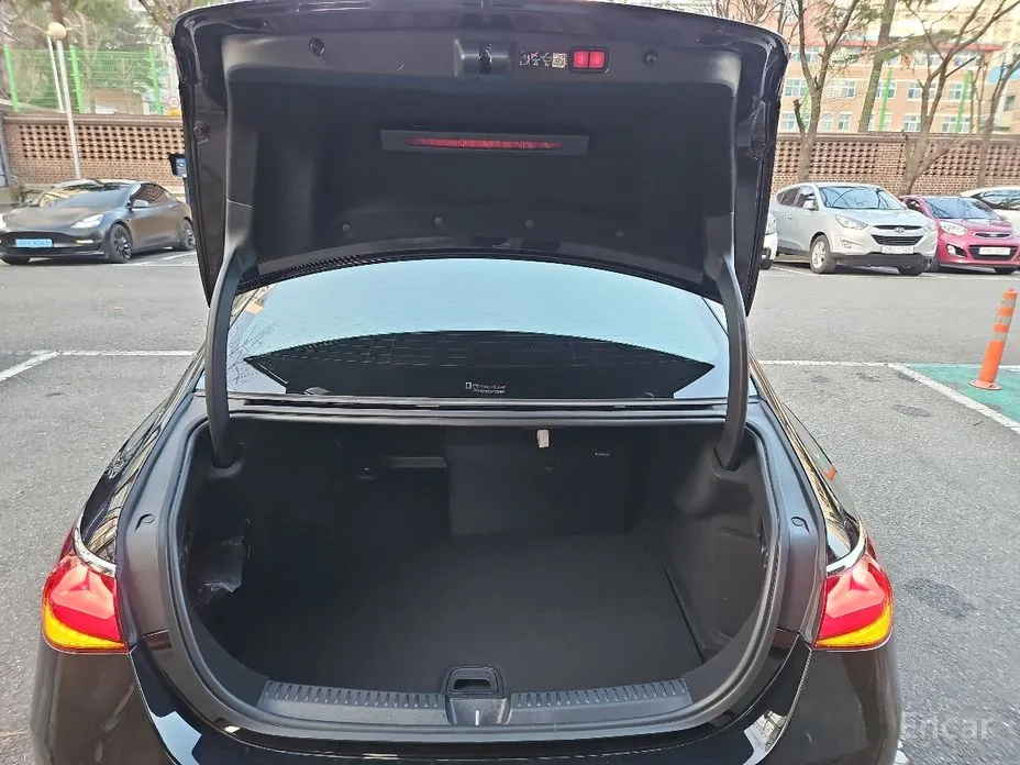 Фото 10 - Mercedes-Benz E-Class