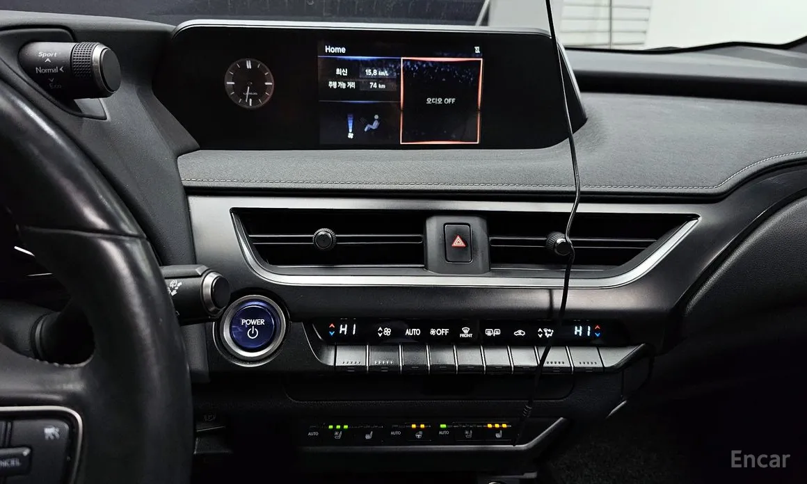 Фото 14 - Lexus UX