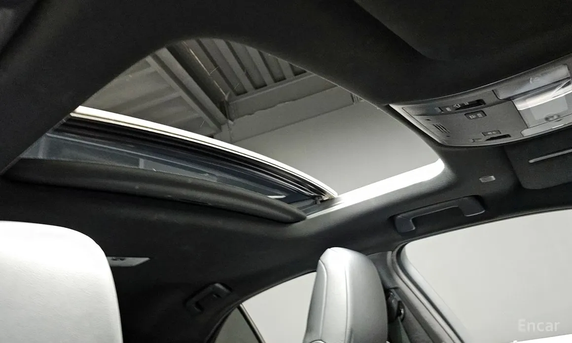 Фото 19 - Lexus UX