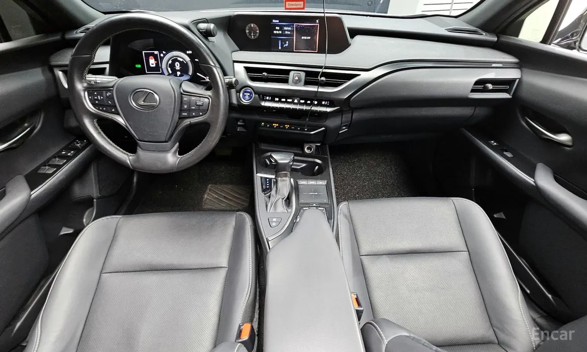 Фото 7 - Lexus UX