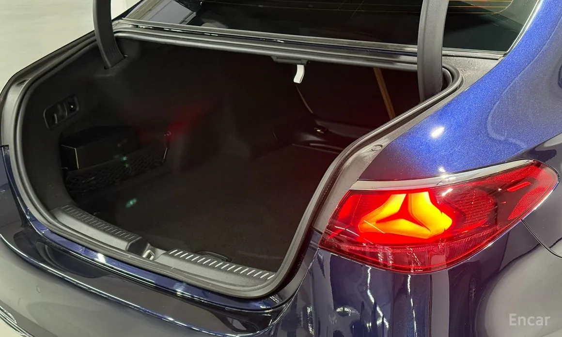 Фото 10 - Mercedes-Benz E-Class