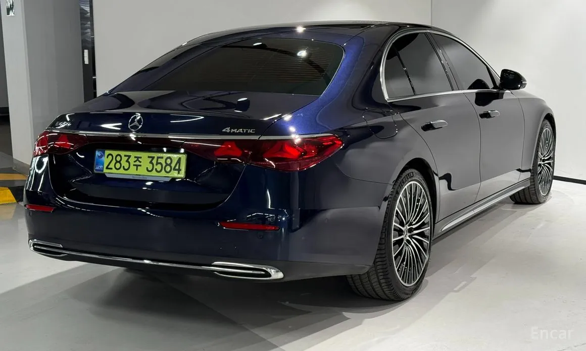 Фото 4 - Mercedes-Benz E-Class