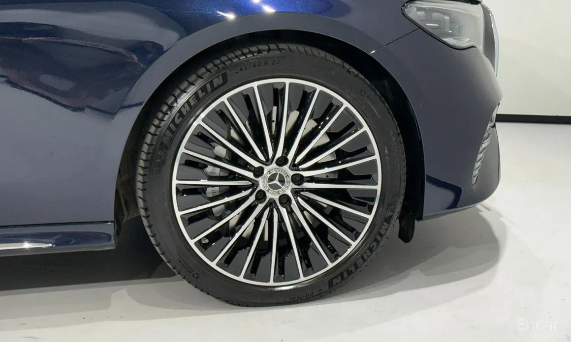 Фото 5 - Mercedes-Benz E-Class