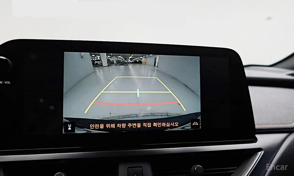 Фото 11 - Lexus UX